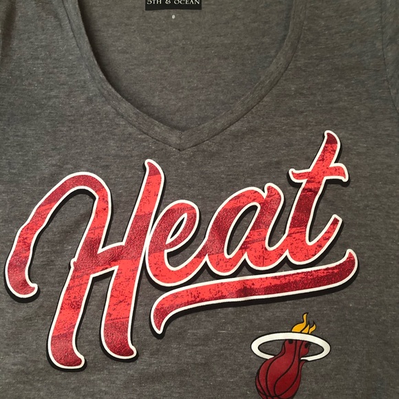🔥Miami Heat Gray 5th & Ocean T-Shirt - Picture 5 of 8